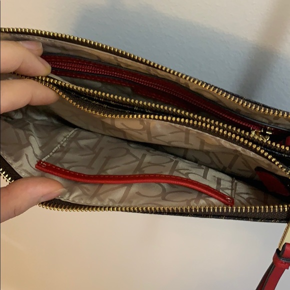 Calvin Klein cross body pouch! Worn 3 times! - Picture 3 of 3